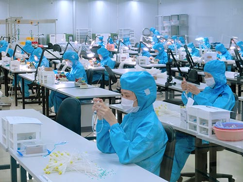 đơn hàng xklđ đài loan tuyển 150 nữ sản xuất kính áp tròng tại Đài Bắc
